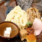 飯田商店 - 醤油つけ麺(麺少なめ)。