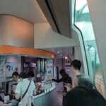 観光特急 しまかぜ - カフェの開店を　待つ列　５組め　でした｡⁠◕⁠‿⁠◕⁠｡