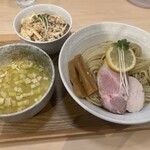 MENYA HITENZAKA - 昆布水つけ麺塩　980円 大盛180円、炙りチャーマヨ飯　300円