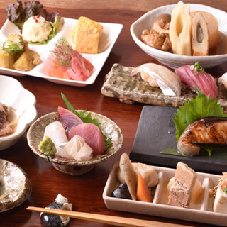 彩り豊かな旬の味覚を味わう大人のコース。日本酒飲み放題あり