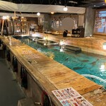 釣船茶屋ざうお - 店内①(釣りの出来る席)