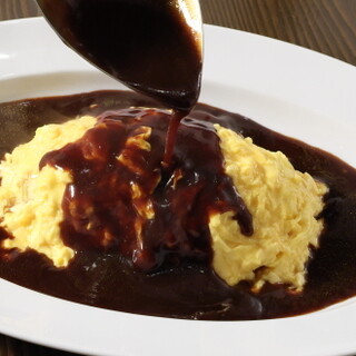 写真映え◎ふわとろオムライスや人気洋食でランチタイムを満喫