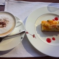 インターコンチネンタルホテル大阪 - デザートとカプチーノ