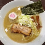 中華蕎麦 萌芽 - 料理写真:豚骨煮干味玉蕎麦