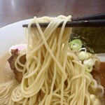 中華蕎麦 萌芽 - 豚骨煮干味玉蕎麦、麺リフトアップ