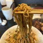 赤麺 梵天丸 - 料理写真:麺リフト中