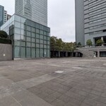 魚とめし - 月のひろばです お店は左側の低めのビル1階です