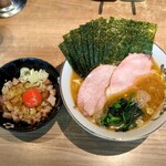 ラーメン 野良裏家 - 野良裏家B1,300円＋半たまごかけ肉ごはん300円