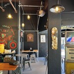 OKINAWA 鬼 TACORICE - 店内テーブル