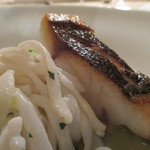 レ・ストゥディ - いさきとヤリイカのグリーンソース
      