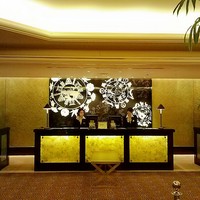 テーブル36 - 20140824訪問。ホテルのフロント。