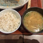 山かつ - 麦ご飯　季節の味噌汁