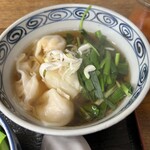 台湾小吃店 慶龍 - 海老雲呑麺ハーフ