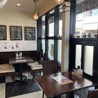 カフェのようなオシャレ空間♪2階には漫画・絵本もご用意◎