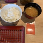 天ぷらめし 天之助 - ご飯味噌汁　ご飯おかわり無料