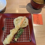 天ぷらめし 天之助 - 蓮根　エビ　オクラ