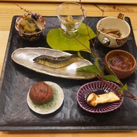 柚木元 - 八寸:天然クロカワ (ろうじ、老茸),ハタケシメジの南蛮漬,ショウゲンジと信州牛の炊合,アミタケ,子持ち鮎のつけ焼き,栗の渋皮煮,ころ松茸の味噌漬け
