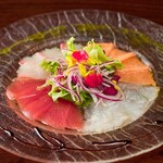 wa-fu-ya なかなか - 海鮮4種のカルパッチョ　本日の美味しいお魚をチョイス！オリーブオイルとバルサミコ酢がアクセント、見た目にも華やかです！