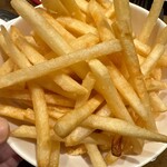 トラットリア ラ・カンパァーナ - 揚げたて細長シューストフライドポテト