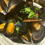 トラットリア ラ・カンパァーナ - ムール貝の白ワイン蒸し