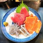 魚笑 - 刺身の盛り合わせ