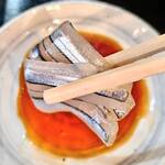 魚笑 - きびなごの刺身（アップ）