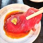 魚笑 - マグロの赤身（アップ）