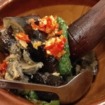 湖南人家 - 焼き唐辛子とピータンの冷菜