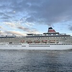 マリーン・ルージュ - 同時刻出航 飛鳥II