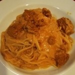 ペッシェヴィーノ - ウニとトマトクリームソースのパスタ