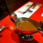 ハングリータイガー - 独特のスパイス、フルーティー感のあるソース