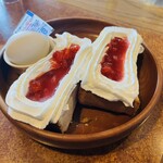 びっくりドンキー - イチゴホイップトーストセット