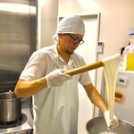 オステリア エ ボッテガ エッセ - 製造風景