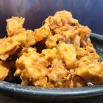 八角 - 料理写真:カリカリ唐揚　三人前