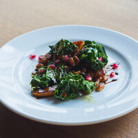 バターナッツのアグロドルチェ、ケールとザクロ