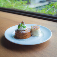 マロンケーキ、マスカルポーネクリームとバニラアイスクリーム