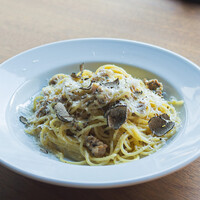 トリュフとサルシッチャのノルチャ風スパゲティーニ