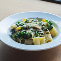 大黒シメジとヒラタケのクリームソース、メッツェマニケ