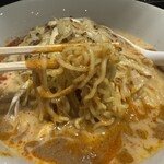 ちー坊のタンタン麺  - 麺は中太縮れ系