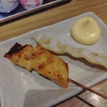 酒と魚とめし 濱いちもんめ - 赤魚西京焼き串(190円)、柔らかイカ串(290円)