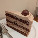ハーブス - 料理写真:マロンチョコレートケーキ1,080円✨️チョコレートクリームの中にも刻まれた栗入り。ラム酒が香ります。トップのマロングラッセやチョコレートのスポンジも美味しい♪