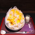 三日月氷菓店 - かぼちゃシロップは、しっとりとして濃厚で甘～い!! 氷を絡めて食べると、氷の口溶けの良さはいつも通り絶品～!! 練乳によって、ミルキーでまろやかな味わいになり、さらに甘みが増して、めちゃめちゃ美味しい～!!( ^o^)ﾉ 