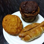 どんぐり - あらびき塩パン、カレーパン、ショコラノエル