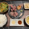 新宿牛タンローストビーフ 白か黒 - 幸せの牛タンローストビーフ定食 3,300円