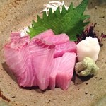 Tsudumi - 石川の12キロ級の鰤。
                      甘みもあって美味しいですね(^o^)/