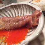 おにく 花柳 - 卵黄につけていただきました。