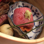 おにく 花柳 - 和牛クラシタの軽い炙り北海道産生雲丹巻き・和牛１００％メンチボール・和牛ミニッツステーキ・舞茸・栗・柿