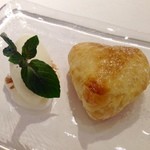 リストランテ サクラ - アイスと自家製リンゴバターのパイ包み/焼き立てが用意される！！