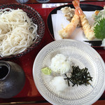 天せいろのお蕎麦を白雪蕎麦（蕎麦の実の芯の部分のみ）に変更してもらいました