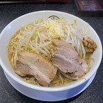 麺屋しずる - ラーメン　大盛り　ニンニク、アブラは普通で、麺は硬め